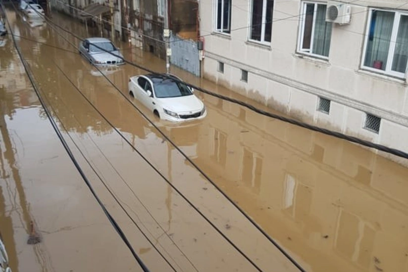Batumini su basıb