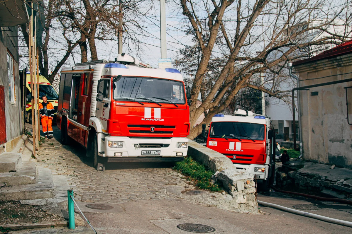Десять человек пострадали при взрыве газового баллона в Сургуте
