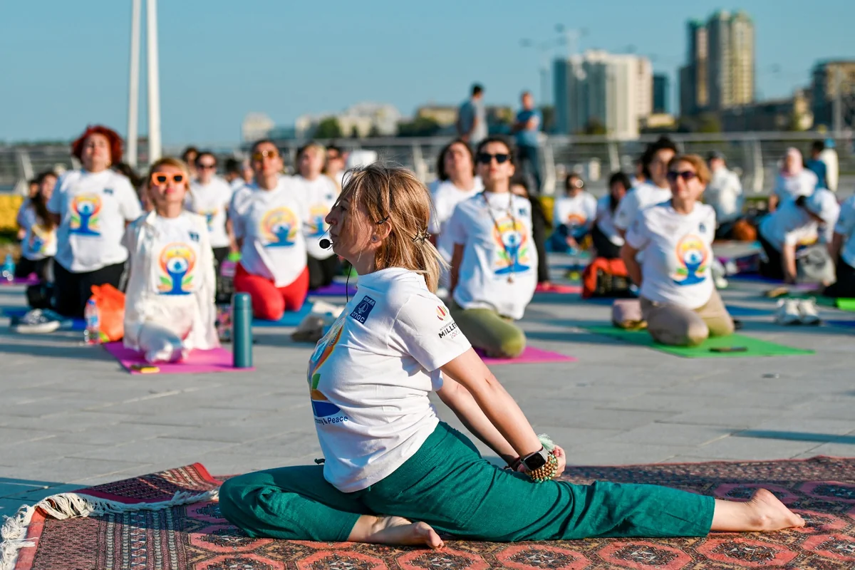 Picturesque Baku Boulevard, overlooking iconic Baku Eye, hosts mesmerizing yoga extravaganza