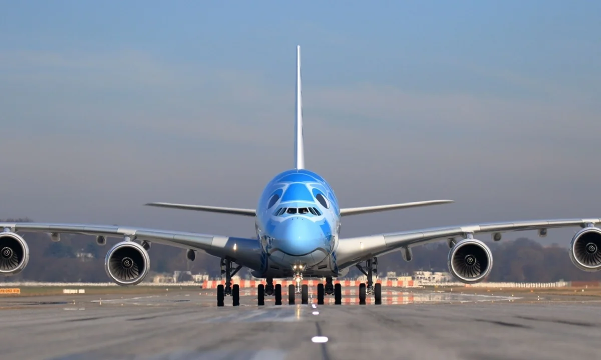 “Airbus 380” sərnişin təyyarəsi İstanbula təcili eniş etdi