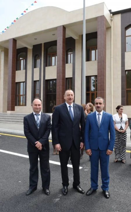 Prezident İlham Əliyev Nardaran sakinləri ilə görüşüb - FOTO