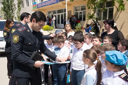 Yol polisi həftə ərzində 1000-dən artıq şagirdlə görüşüb