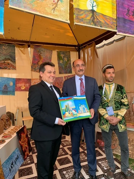 Özbəkistanda Birinci Beynəlxalq Xalq Tətbiqi İncəsənət Festivalının açılışı olub