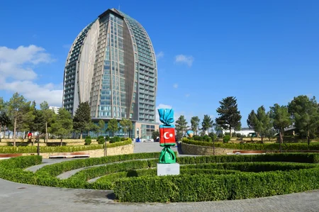 Azərbaycan Prezidenti Xətai rayonunda yeni yaradılan park kompleksinin açılışında iştirak edib