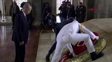 Ərdoğan Anıtqəbiri ziyarət edib