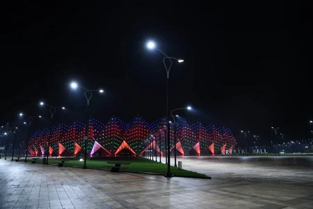 Bakının bəzi bina və abidələri Azərbaycan bayrağı ilə işıqlandırılıb - FOTO