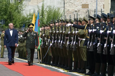 Müdafiə naziri: Azərbaycan ordusu işğal olunmuş torpaqları istənilən an azad etməyə hazırdır və qadirdir
