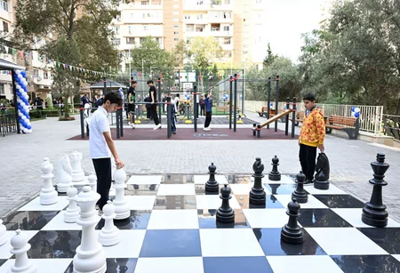 Bakıda yenilənmiş növbəti həyət sakinlərin istifadəsinə verilib
