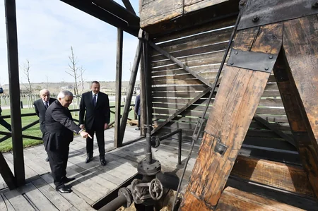 Prezident Bibiheybət mədəninin ərazisində dünyada sənaye üsulu ilə qazılmış ilk quyunun bərpadan sonrakı vəziyyəti ilə tanış olub - YENİLƏNİB-2