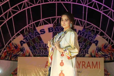 Azerbaijani kalaghai and silk exhibited in Uzbekistan's Atlas Bayrami