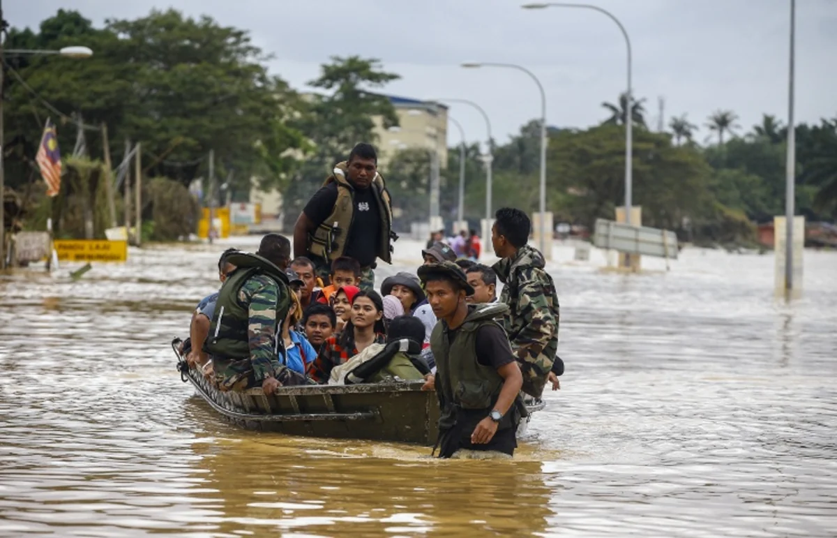 Malayziyada güclü daşqınlar nəticəsində 220 mindən artıq insan öz evlərini tərk edib