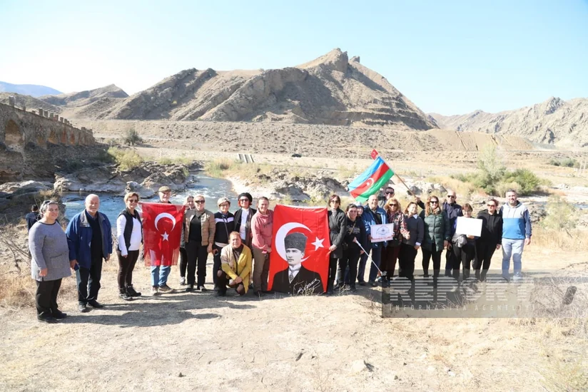 Beynəlxalq səyyahlar Xudafərin körpüsündə olub