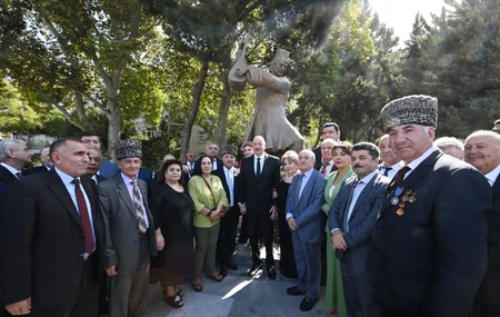 Prezident İlham Əliyev Bakıda Aşıq Ələsgərin abidəsinin açılışında iştirak edib - YENİLƏNİB