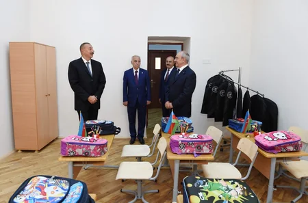 Prezident İlham Əliyev əsaslı təmir edilən 268 saylı xüsusi məktəbdə yaradılan şəraitlə tanış olub