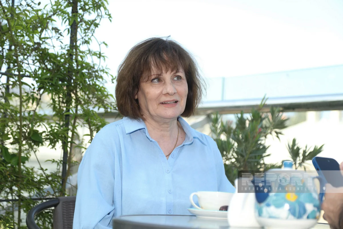 Nəcibə Hüseynova: Dublyaj sənətçilərinə ögey övlad münasibəti bəsləyirlər, bu, adamı incidir – MÜSAHİBƏ