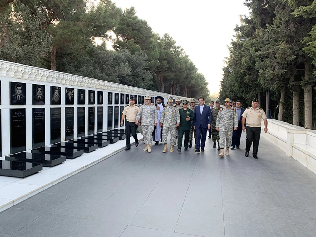 Iranian military delegation visits Alley of Martyrs