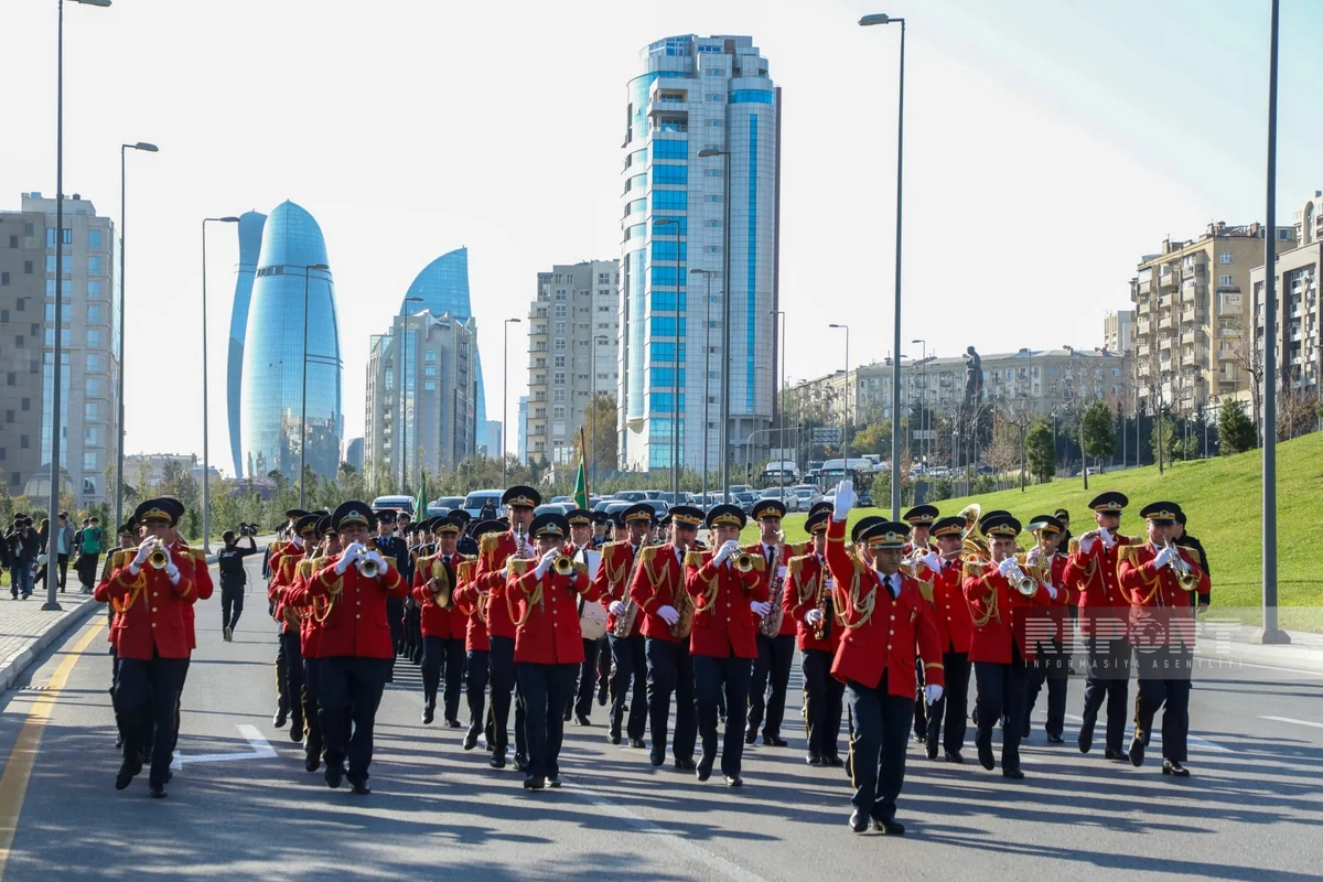 Bakıda Zəfər Günü münasibətilə hərbçilərin yürüşü keçirilib - VİDEO - YENİLƏNİB