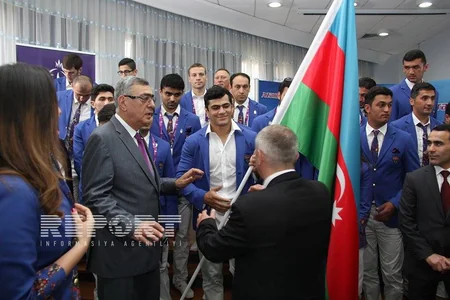 Cüdoçu Elmar Qasımova Azərbaycan bayrağı təqdim olunub - FOTO