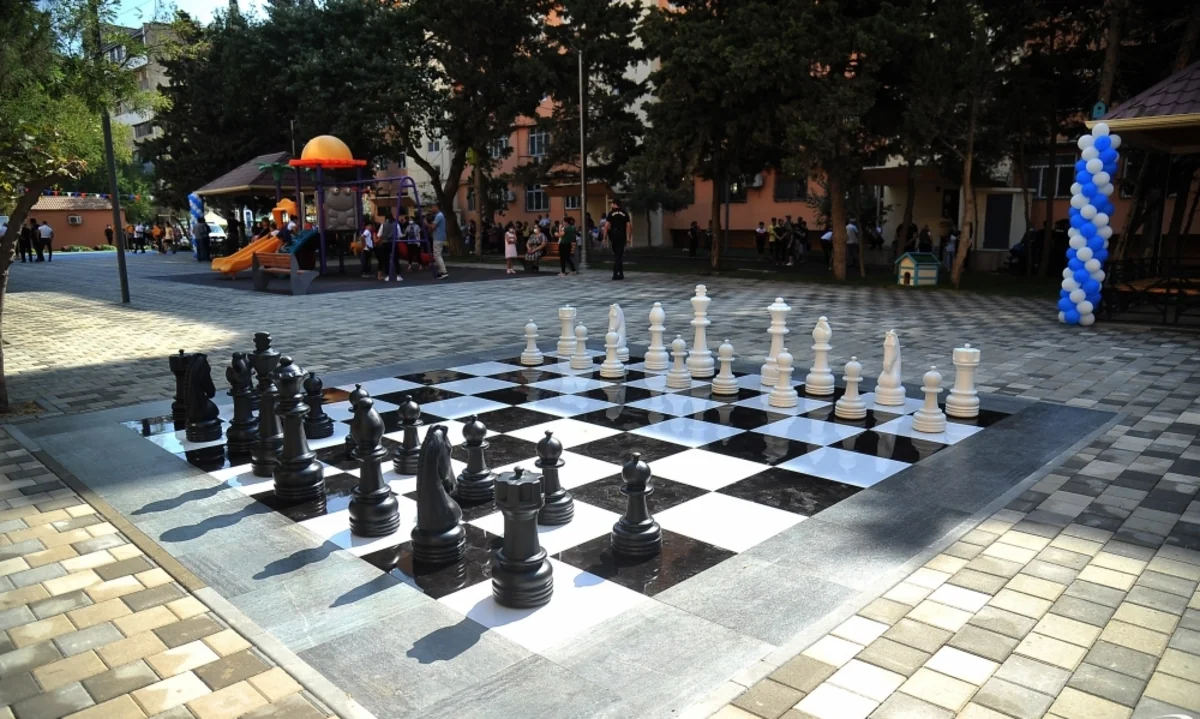 Bakıda abadlaşdırılan daha bir həyət istifadəyə verilib