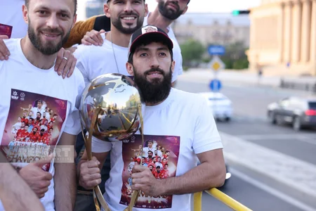 Azərbaycanın minifutbol millisinin dünya çempionu olması münasibətilə Bakıda şəhər turu keçirilir