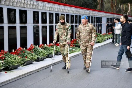 Şəhidlər xiyabanına xalq ziyarəti davam edir - FOTOREPORTAJ
