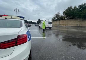 Yağıntılı hava ilə bağlı sürücülərə müraciət edilib