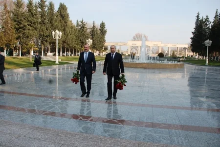 Əbülfəs Qarayev Kürdəmirdə vətəndaşları qəbul edib