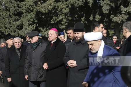 People of Azerbaijan pay tribute to 20 January martyrs - PHOTOS