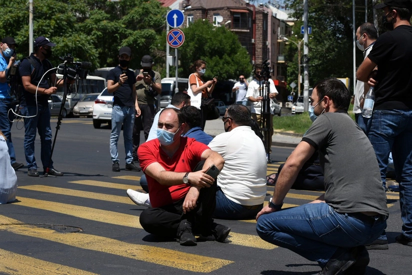 Ermənistan parlamentinin qarşısında aksiya keçirilir