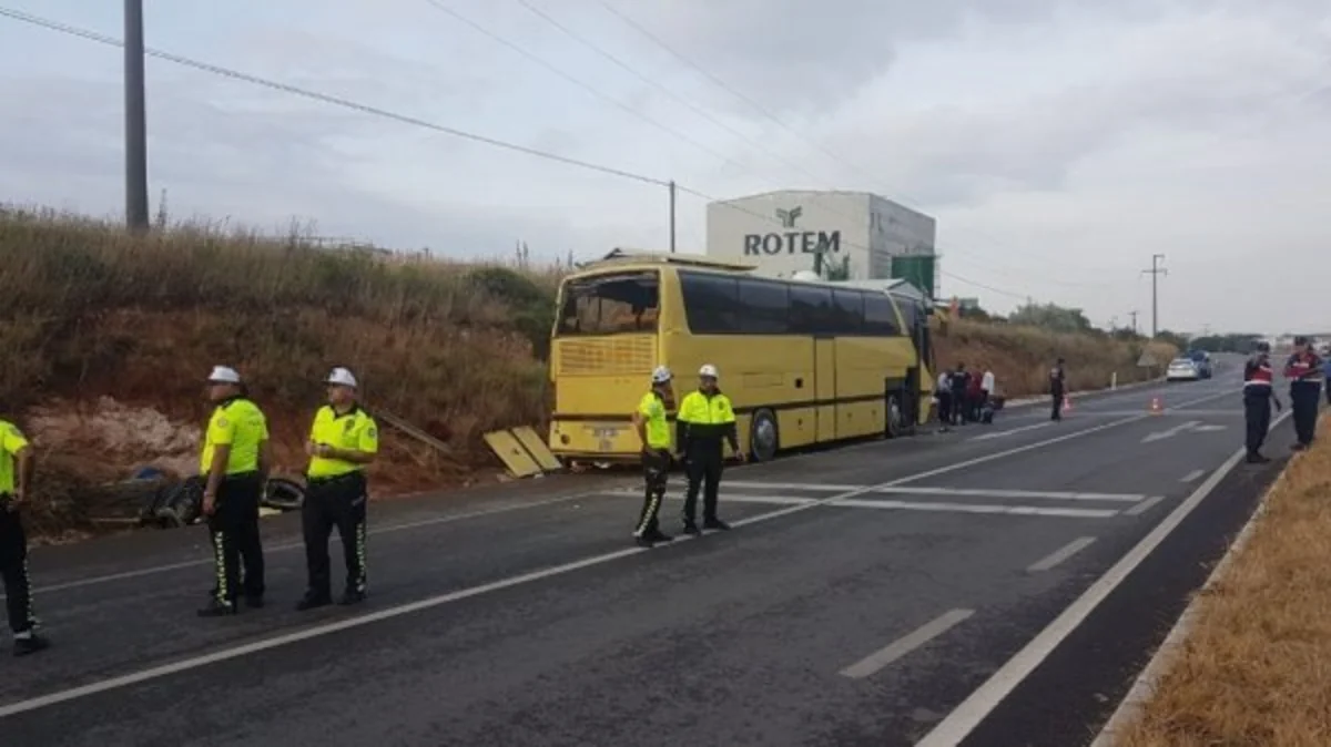 Türkiyədə avtobusla minik avtomobili toqquşub: 4 nəfər ölüb, 42 nəfər yaralanıb