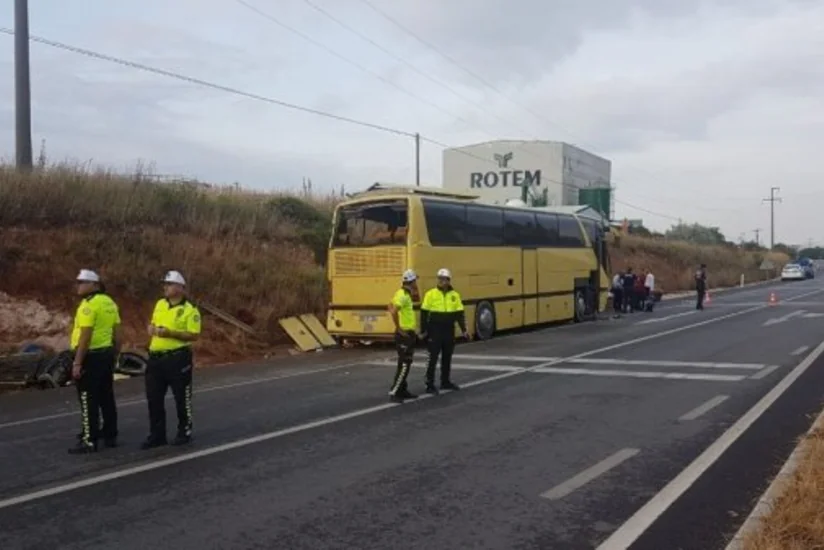 Türkiyədə avtobusla minik avtomobili toqquşub: 4 nəfər ölüb, 42 nəfər yaralanıb