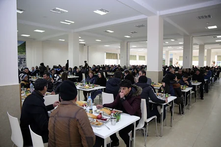 Müdafiə naziri hərbi andiçmə mərasimində iştirak edib