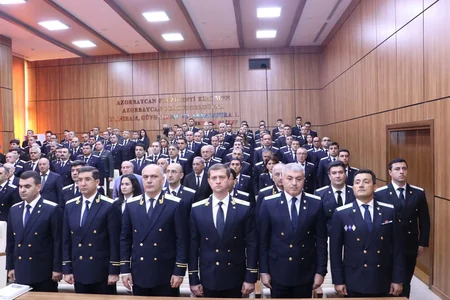 Prokurorluq orqanlarının xidməti fəaliyyətdə fərqlənən əməkdaşları mükafatlandırılıb