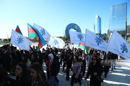Azərbaycan xalqı Zəfər parkını ziyarət edir - FOTOREPORTAJ