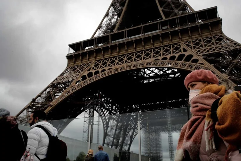В Париже ввели обязательное ношение масок на улице