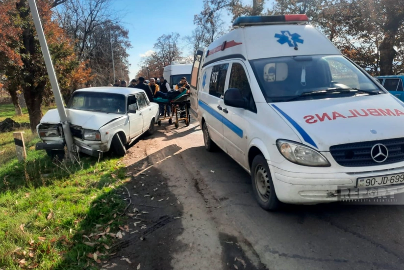 Cəlilabadda avtomobil dirəyə çırpılıb, xəsarət alanlar var 