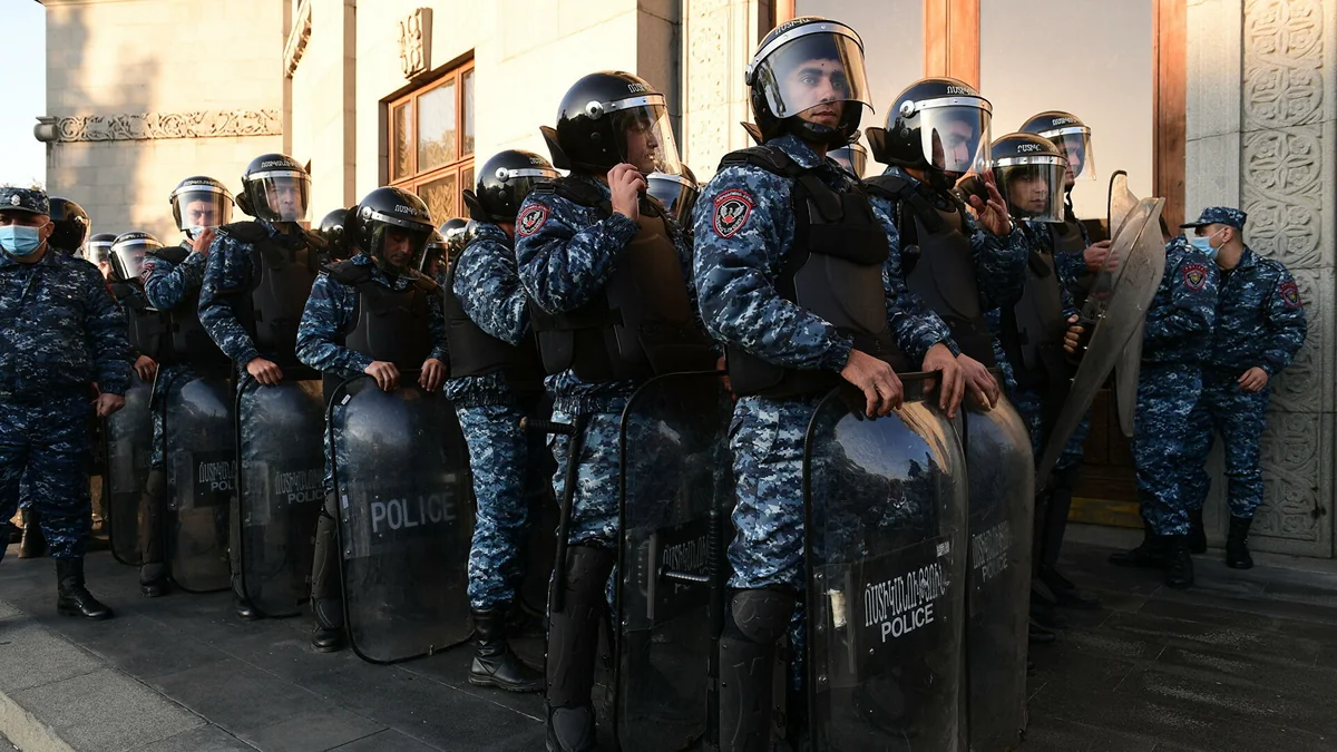 Yerevanda polislə etirazçılar arasında toqquşma olub