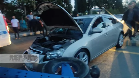 Goranboyda minik avtomobili traktorla toqquşub, iki nəfər xəsarət alıb