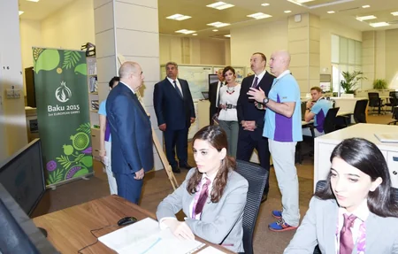 ​Prezident İlham Əliyev birinci Avropa Oyunları Əməliyyat Komitəsinin baş ofisində yaradılan şəraitlə tanış olub