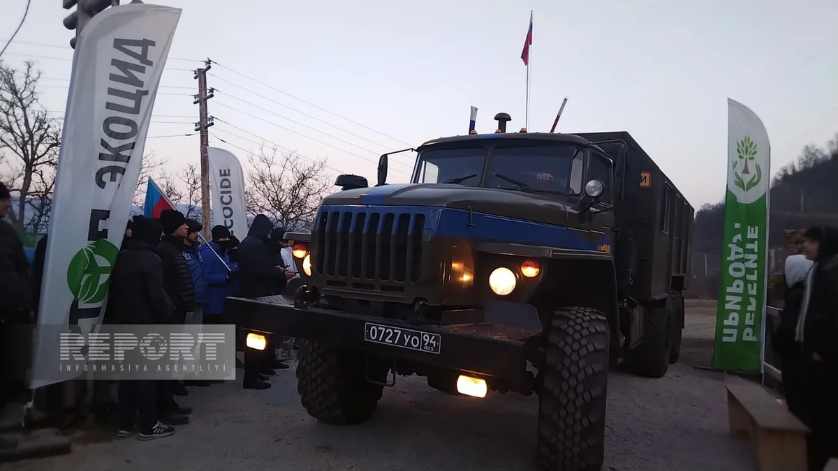 Еще два автомобиля беспрепятственно проехали по дороге Ханкенди-Лачын