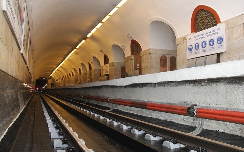 Metronun “Xətai” stansiyasında taxta şpallar beton şpallarla əvəzlənir