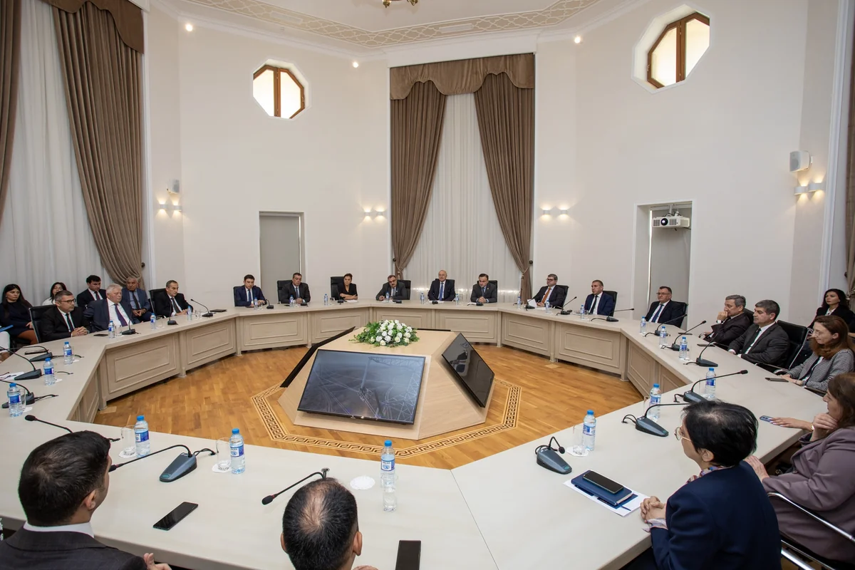 Energetika Nazirliyində Ulu Öndərə həsr edilmiş dəyirmi masa keçirilib