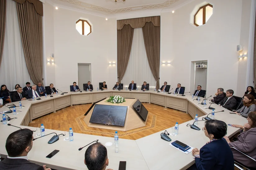 Energetika Nazirliyində Ulu Öndərə həsr edilmiş dəyirmi masa keçirilib