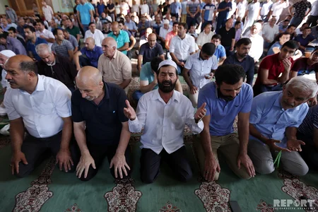 Azərbaycanın bütün məscidlərində Qurban bayramı namazı qılınıb - FOTOREPORTAJ
