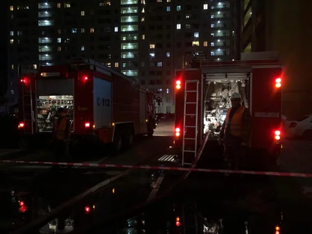 Saraydakı partlayışda bir nəfər yaralanıb, binaya və avtomobilə ziyan dəyib - YENİLƏNİB-4