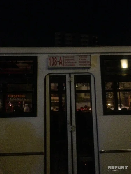 Bakıda sərnişin avtobusu qəza törədib - FOTO