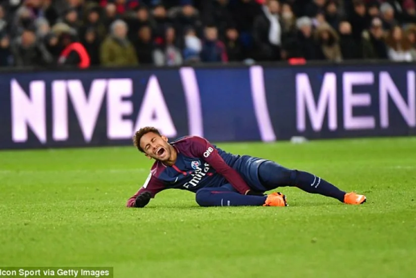 Врач сборной Бразилии: На выздоровление Неймара уйдет до 3-х месяцев