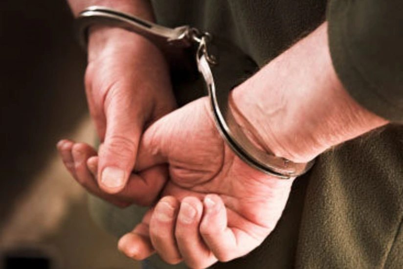 В центре Баку трое мужчин ограбили женщину