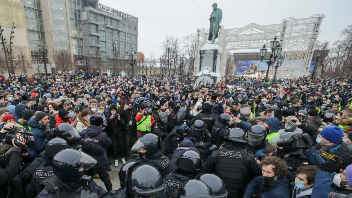 МВД РФ: Около 4 тыс. человек участвуют в незаконной акции в Москве