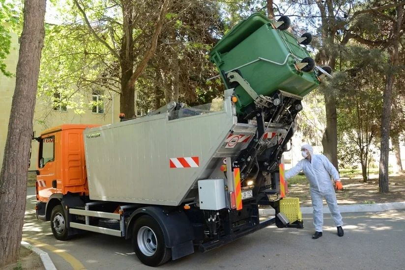 Bakıda tibb işçilərinin geyimləri xüsusi qaydada utilizasiya edilir